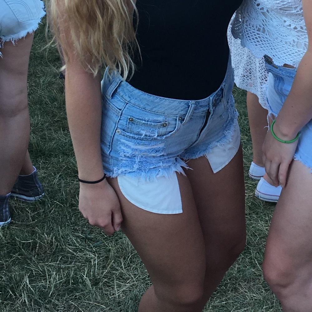 RIPPED JEAN SHORTS!!!
